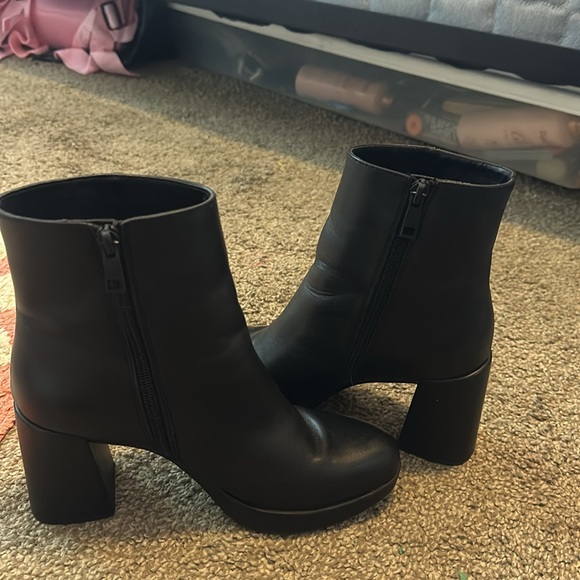 Black heeled ankle boots - Picture 5 of 12
